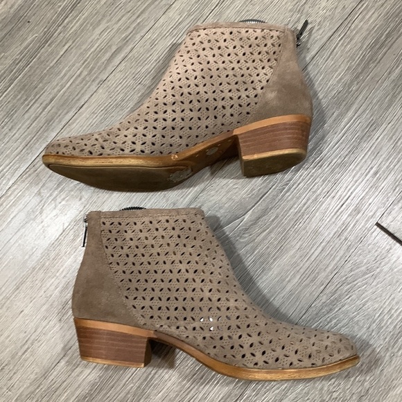 Lucky Brand LP Bergyn Boot Brindle Taupe Laser Cut Suede Ankle Boots Size 8 - Picture 6 of 8